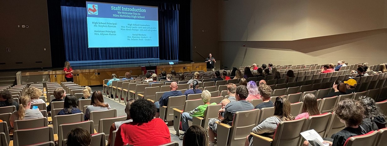 Mr. Rovnak welcomes the Class of 2027 at orientation!